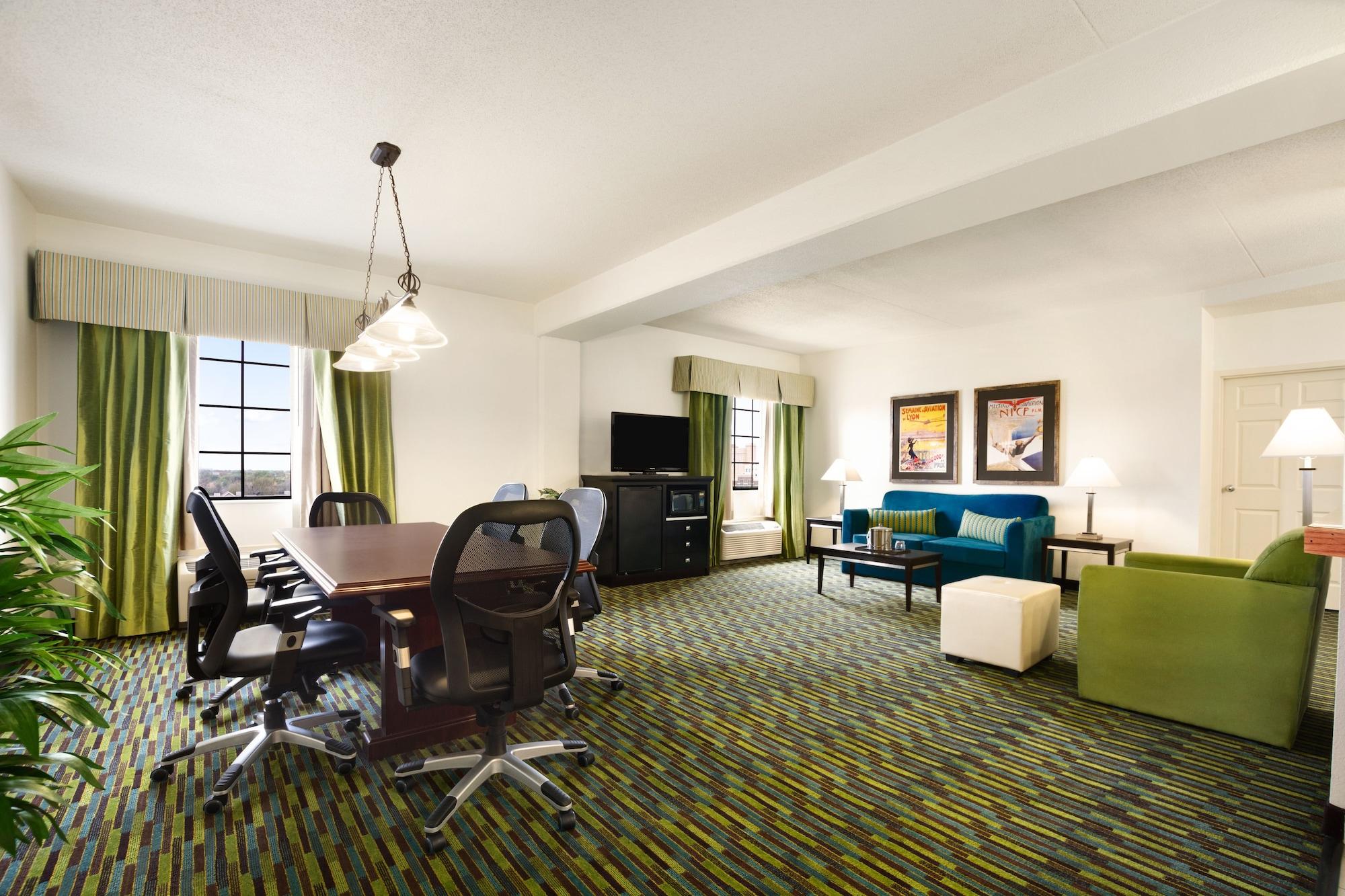 Готель Wyndham Garden Wichita Downtown Екстер'єр фото