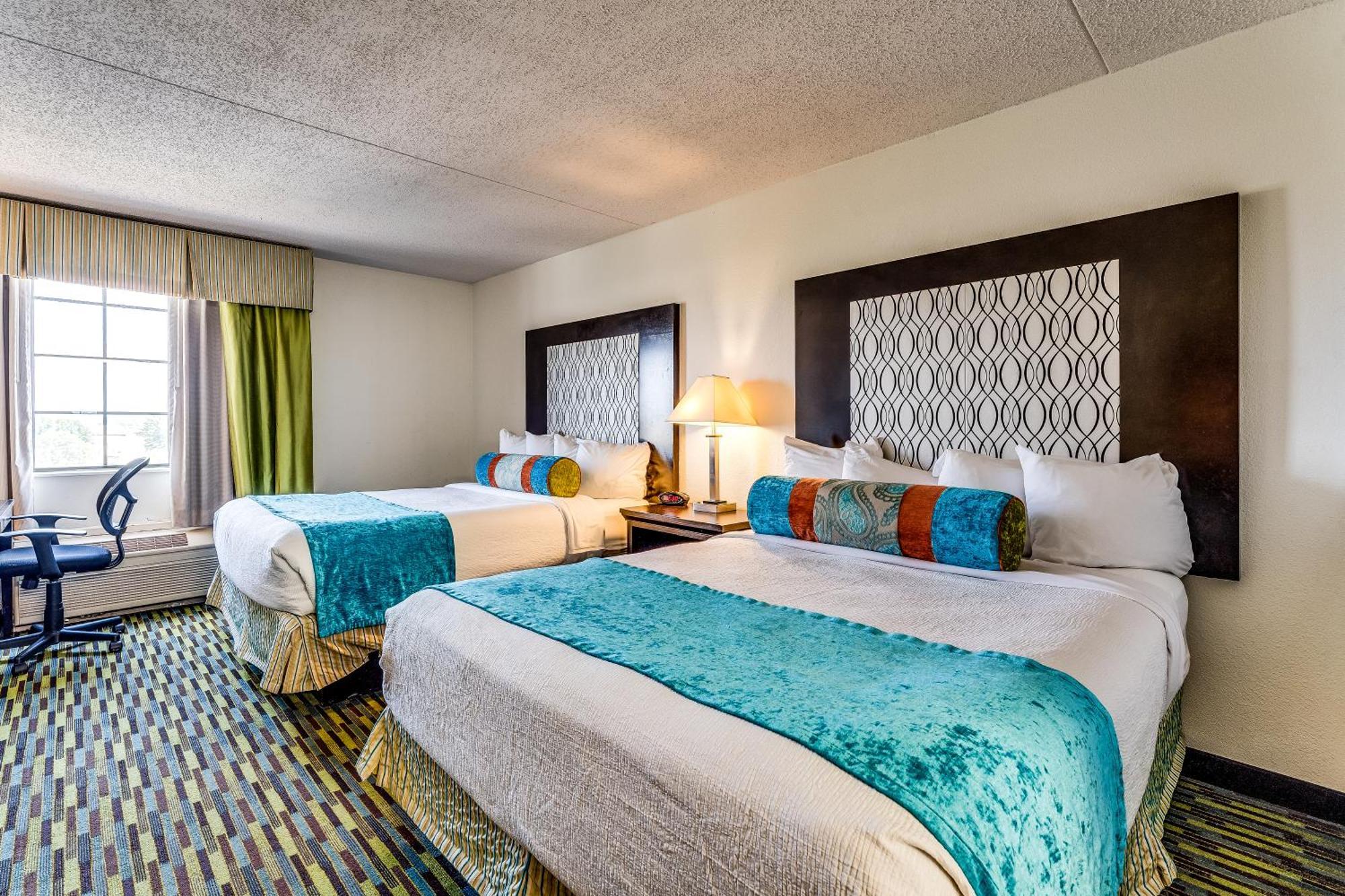 Готель Wyndham Garden Wichita Downtown Екстер'єр фото