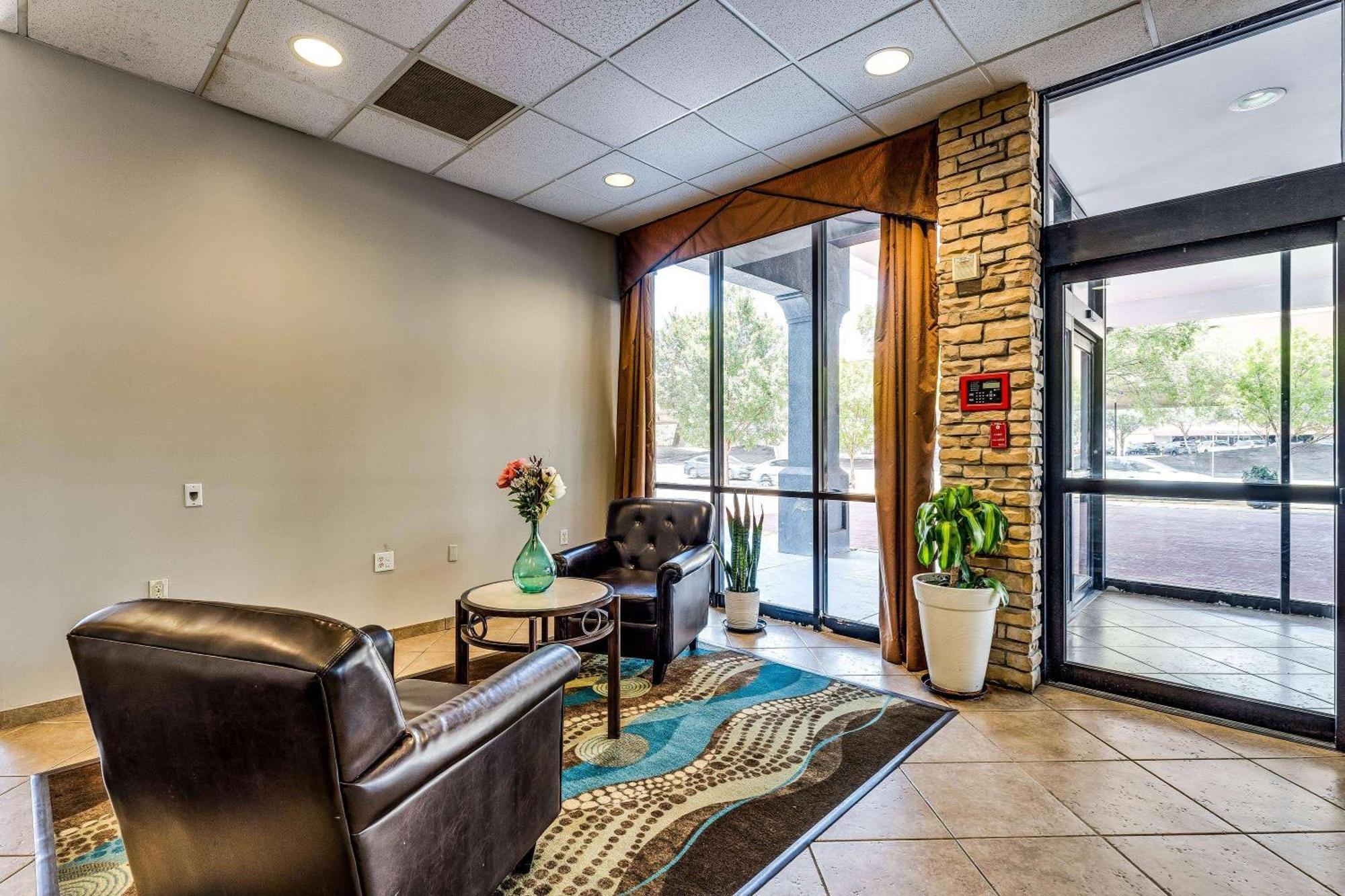 Готель Wyndham Garden Wichita Downtown Екстер'єр фото