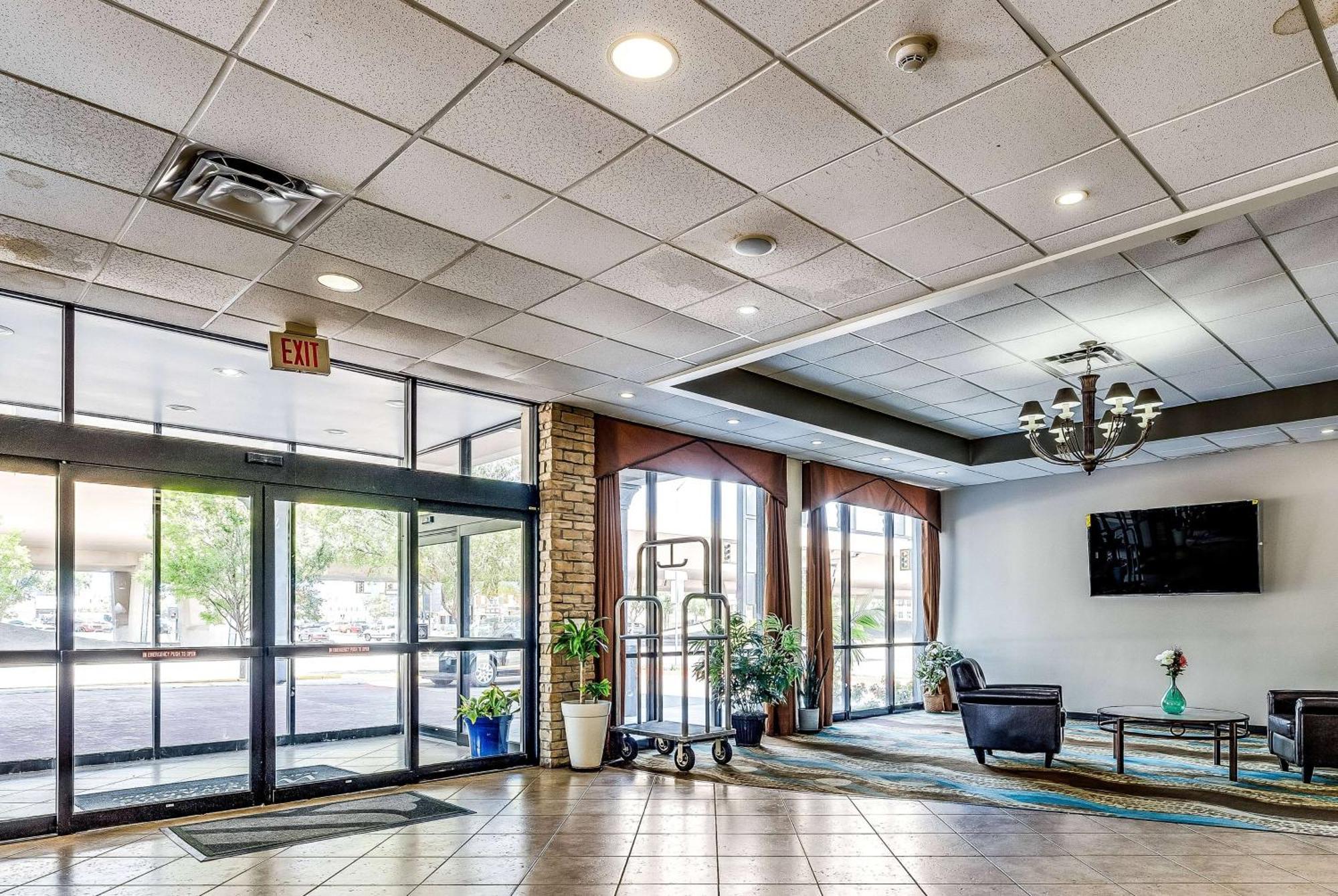 Готель Wyndham Garden Wichita Downtown Екстер'єр фото