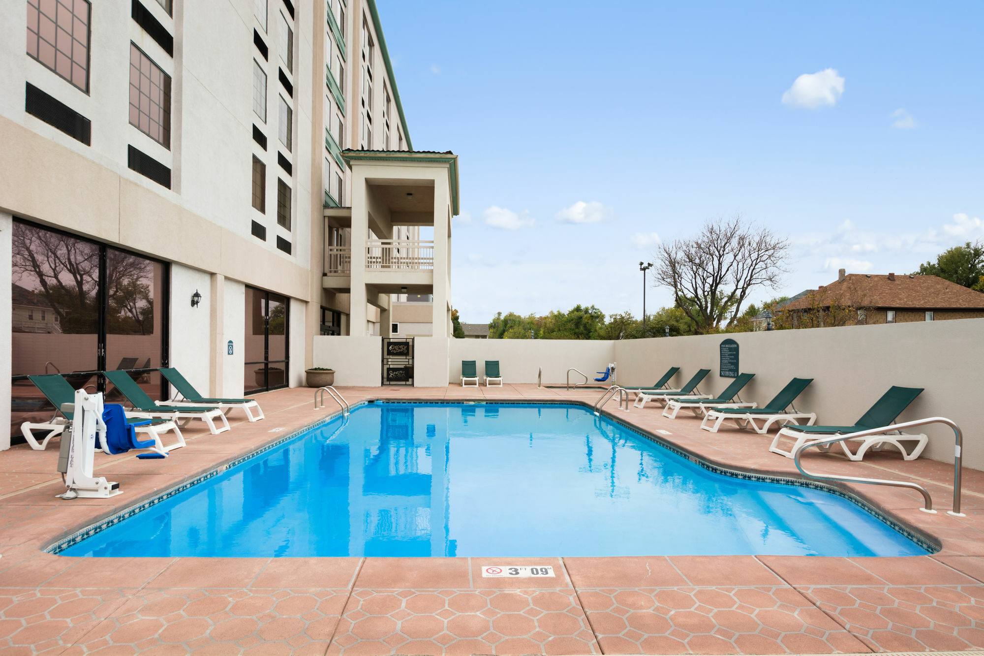 Готель Wyndham Garden Wichita Downtown Екстер'єр фото