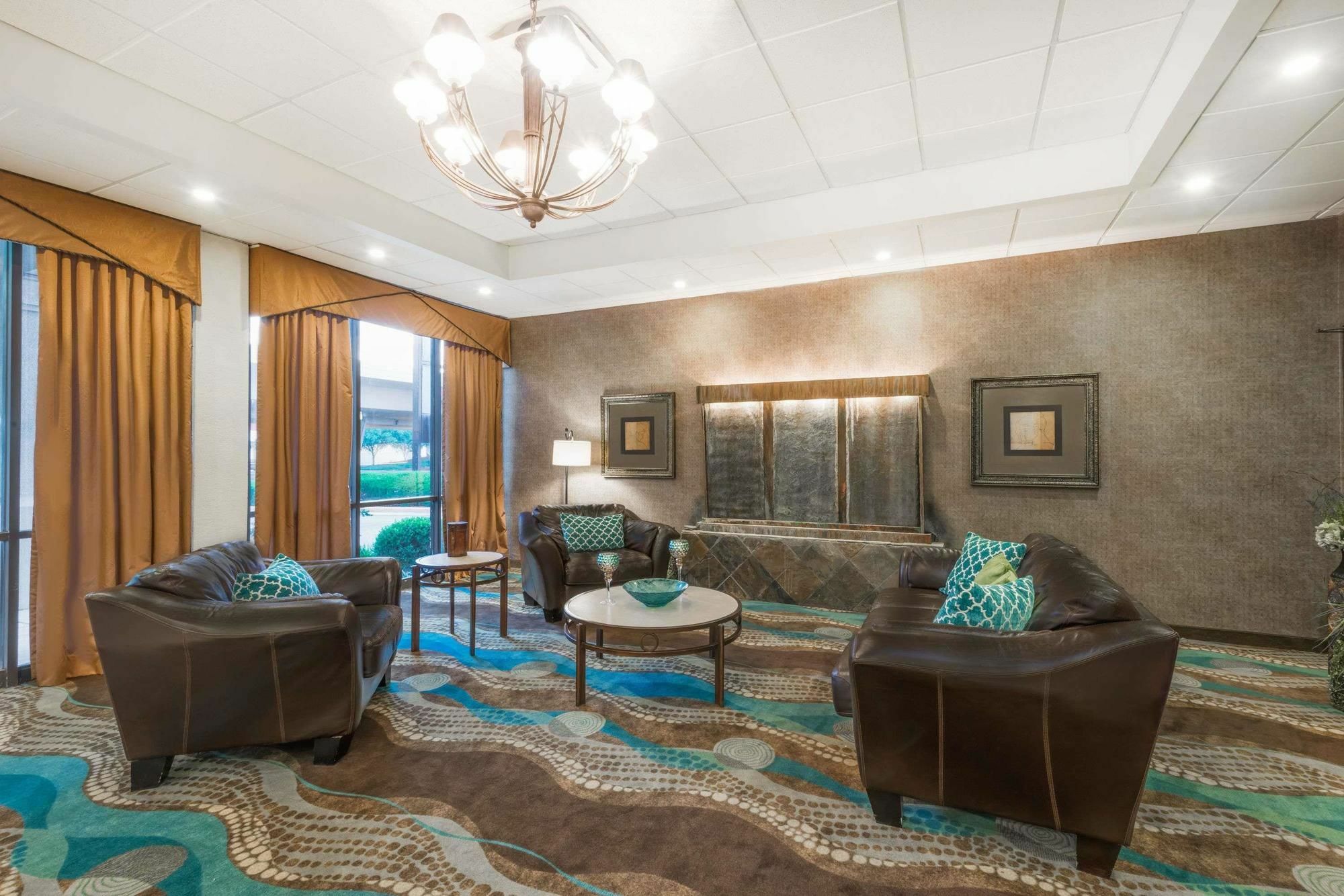 Готель Wyndham Garden Wichita Downtown Екстер'єр фото